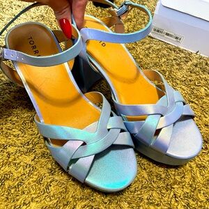 Torrid 9.5 WW metallic chunky heels